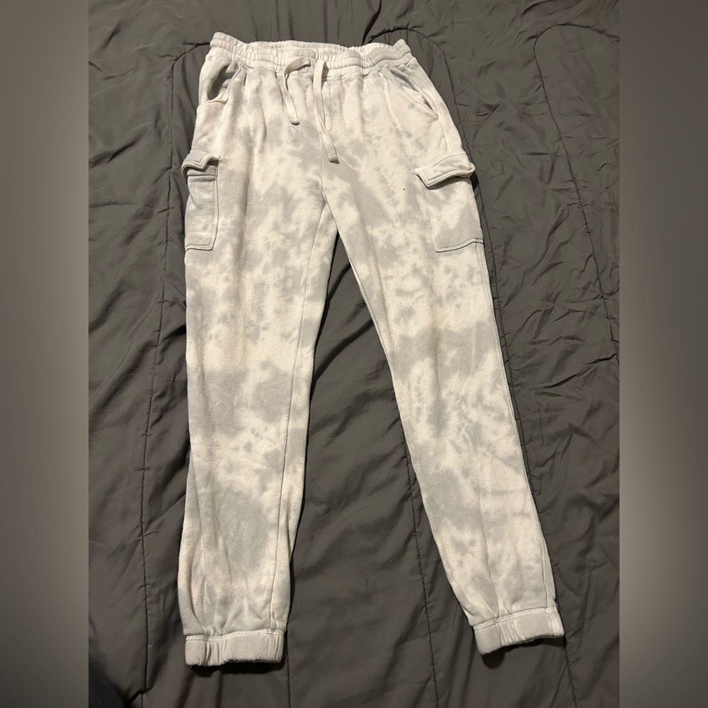 GRAY AND WHITE SWEATPANTS FROM FLIRTITUDE